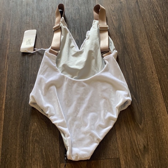 Collette One Piece Velvet - Picture 2 of 4